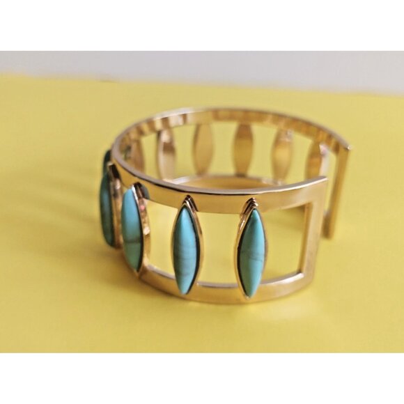 Vintage Avon 1980's Goldtone and Turquoise Stone Cuff Bracelet 2 1/2" x 2 3/4" - Picture 5 of 6
